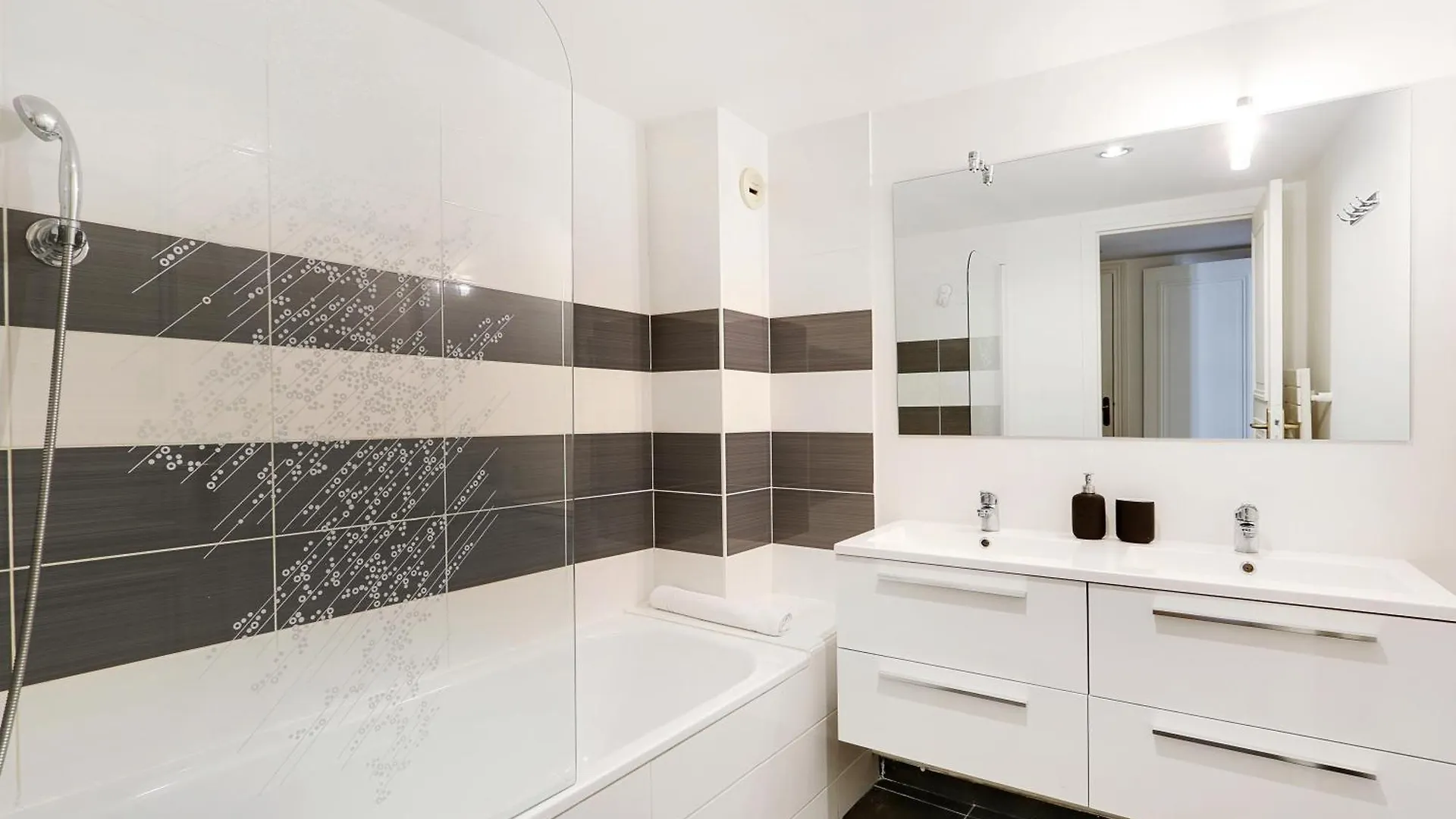 Pick A Flat'S Apartment In Champs-Elysees - Rue Ponthieu Paris